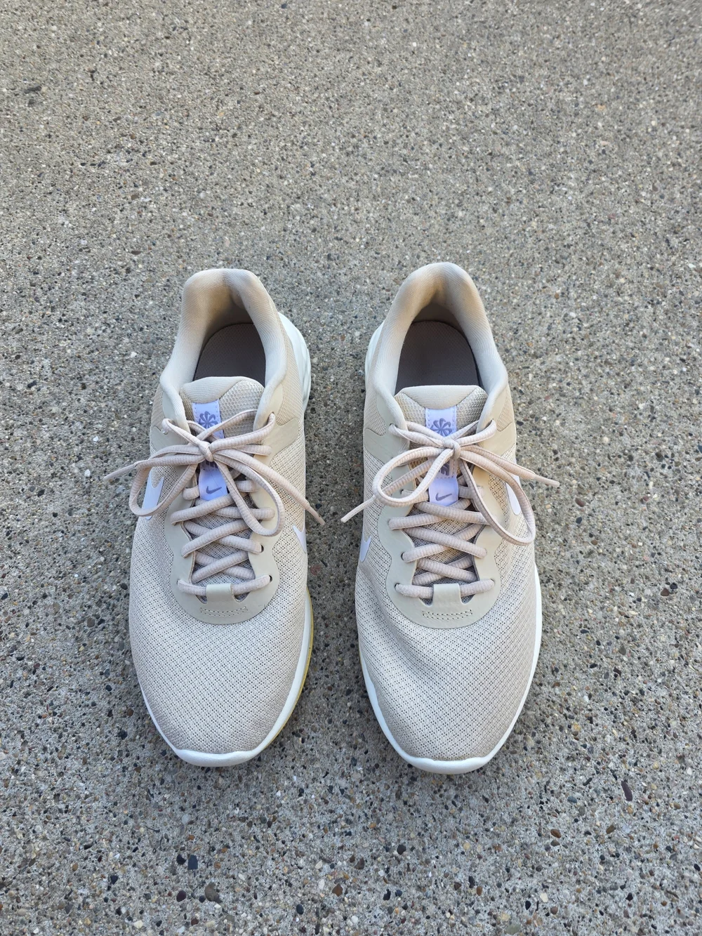 Nike Women's Beige Lightweigt Sneaker  Size 10.5 - Picture 6 of 15